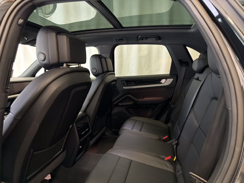 Certified 2026 Porsche Cayenne AWD/4WD image 25