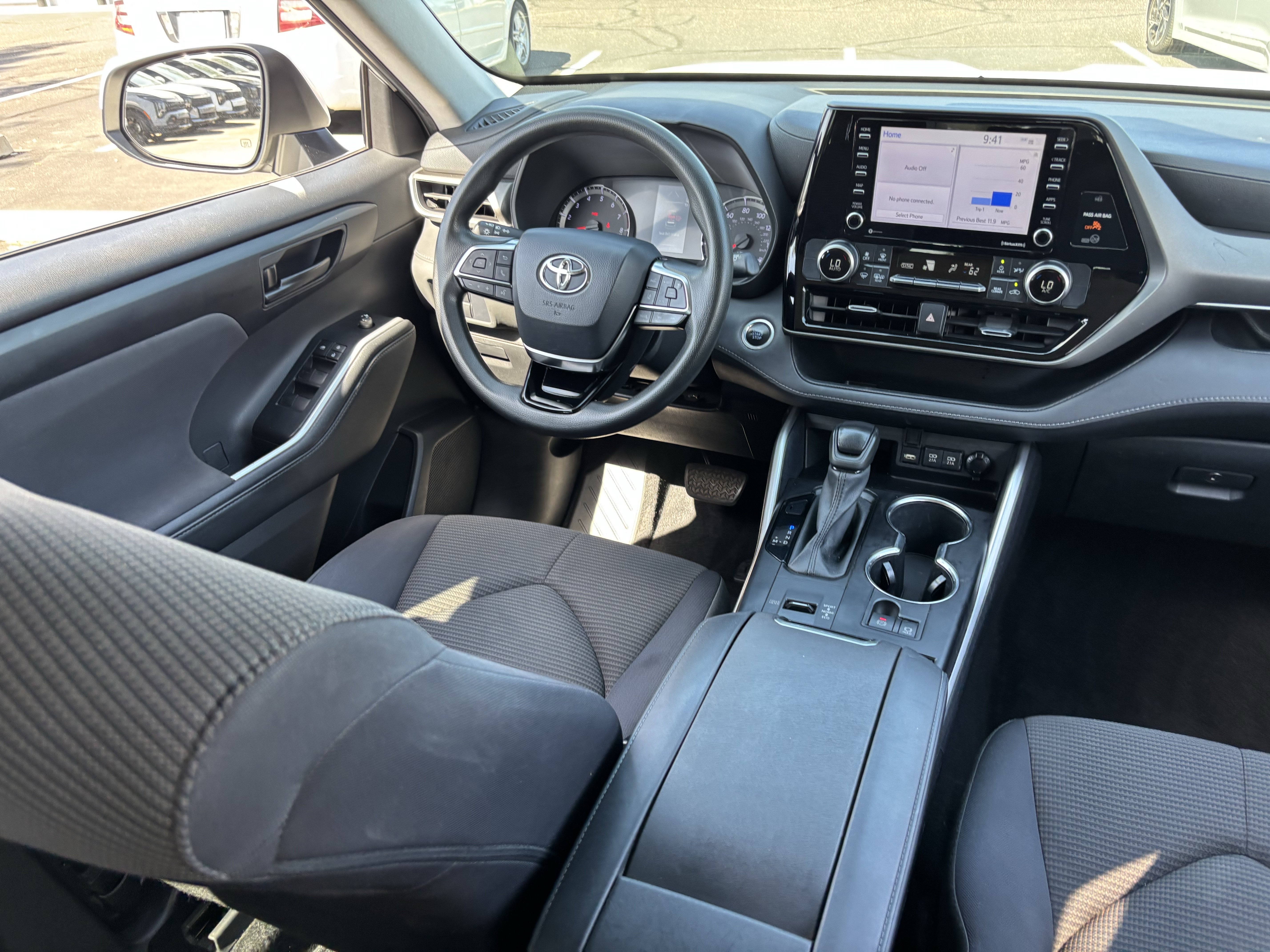 Used 2021 Toyota Highlander L FWD image 11