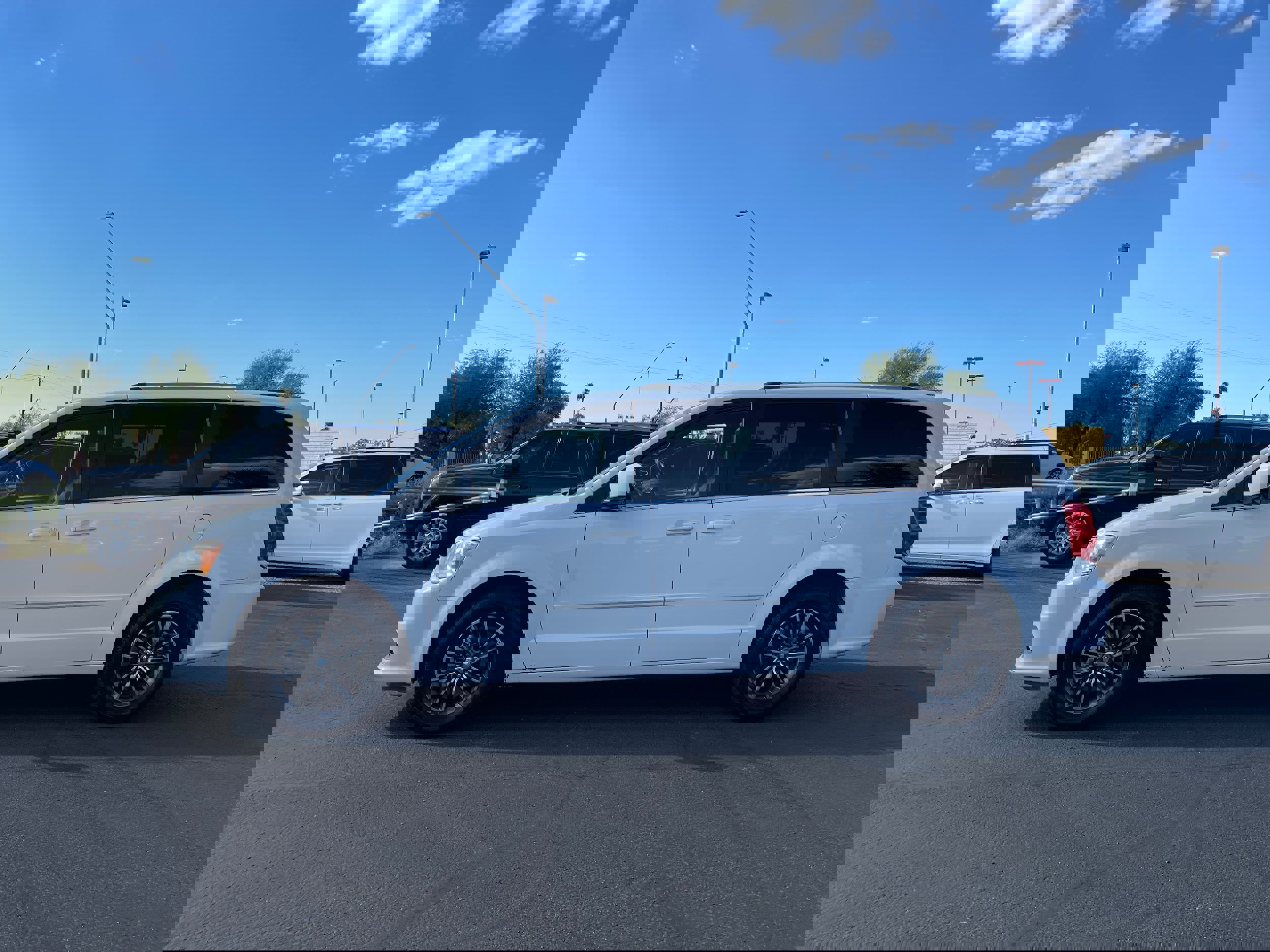 Used 2017 Dodge Grand Caravan SXT w/ Driver Convenience Group image 2