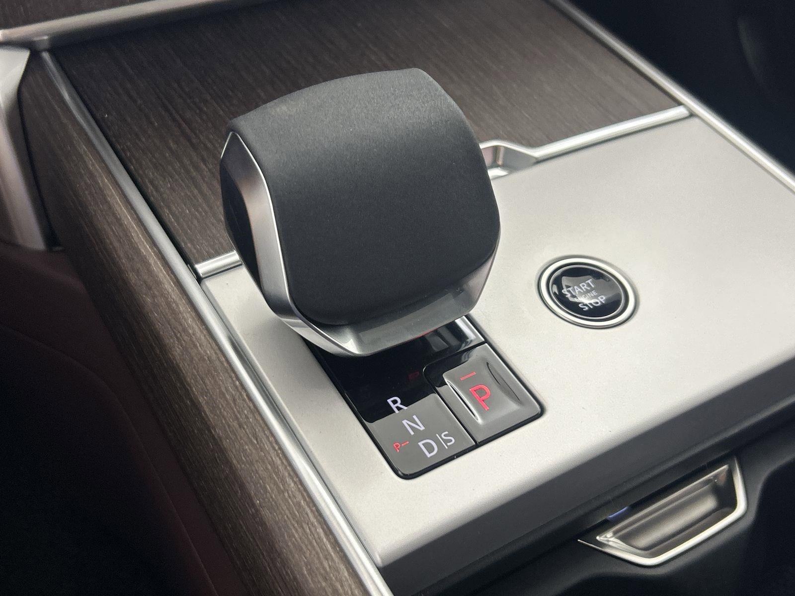 New 2025 Land Rover Range Rover SE image 16