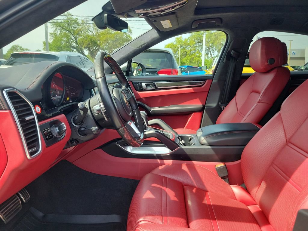 Used 2020 Porsche Cayenne Turbo AWD/4WD image 2