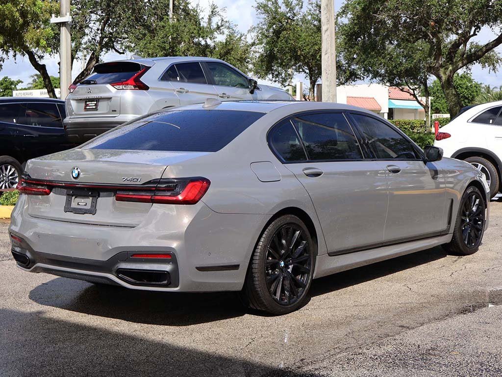 Used 2022 BMW 740i w/ M Sport Package image 11
