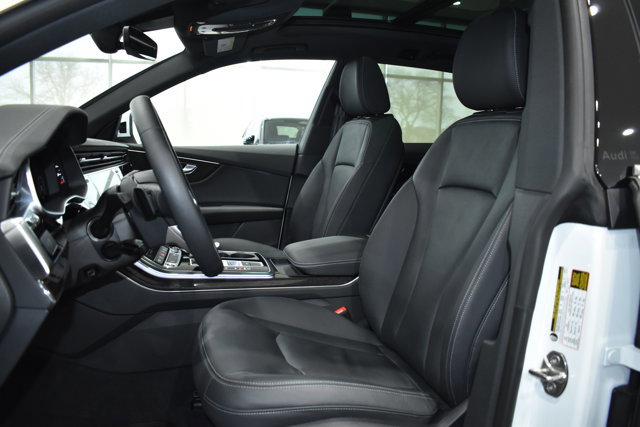 Used 2025 Audi Q8 Premium image 29