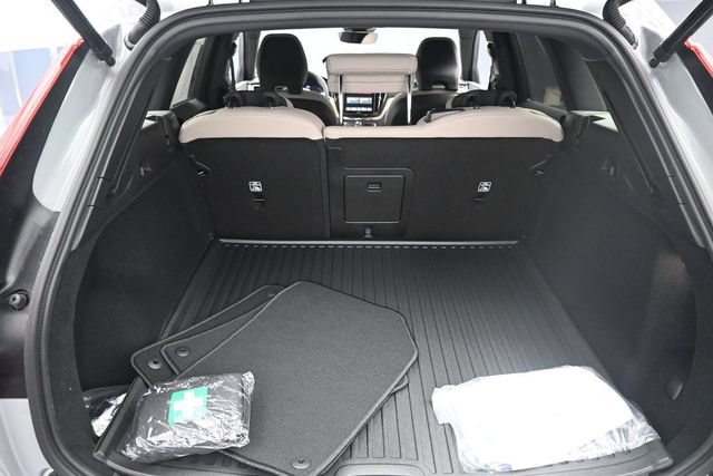 New 2026 Volvo XC60 B5 Plus w/ Protection Package Premier AWD/4WD image 23