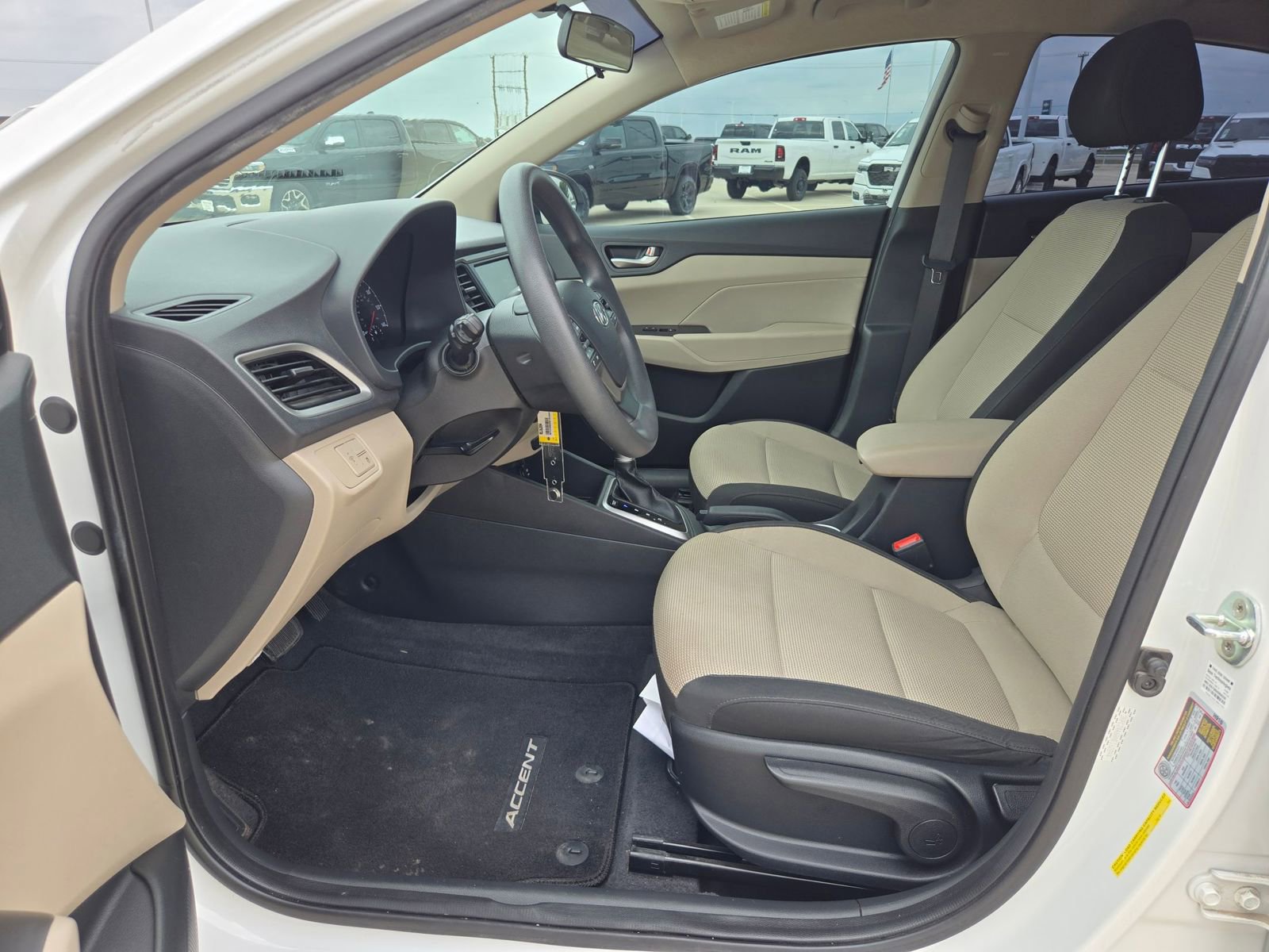 Used 2022 Hyundai Accent SEL FWD image 10