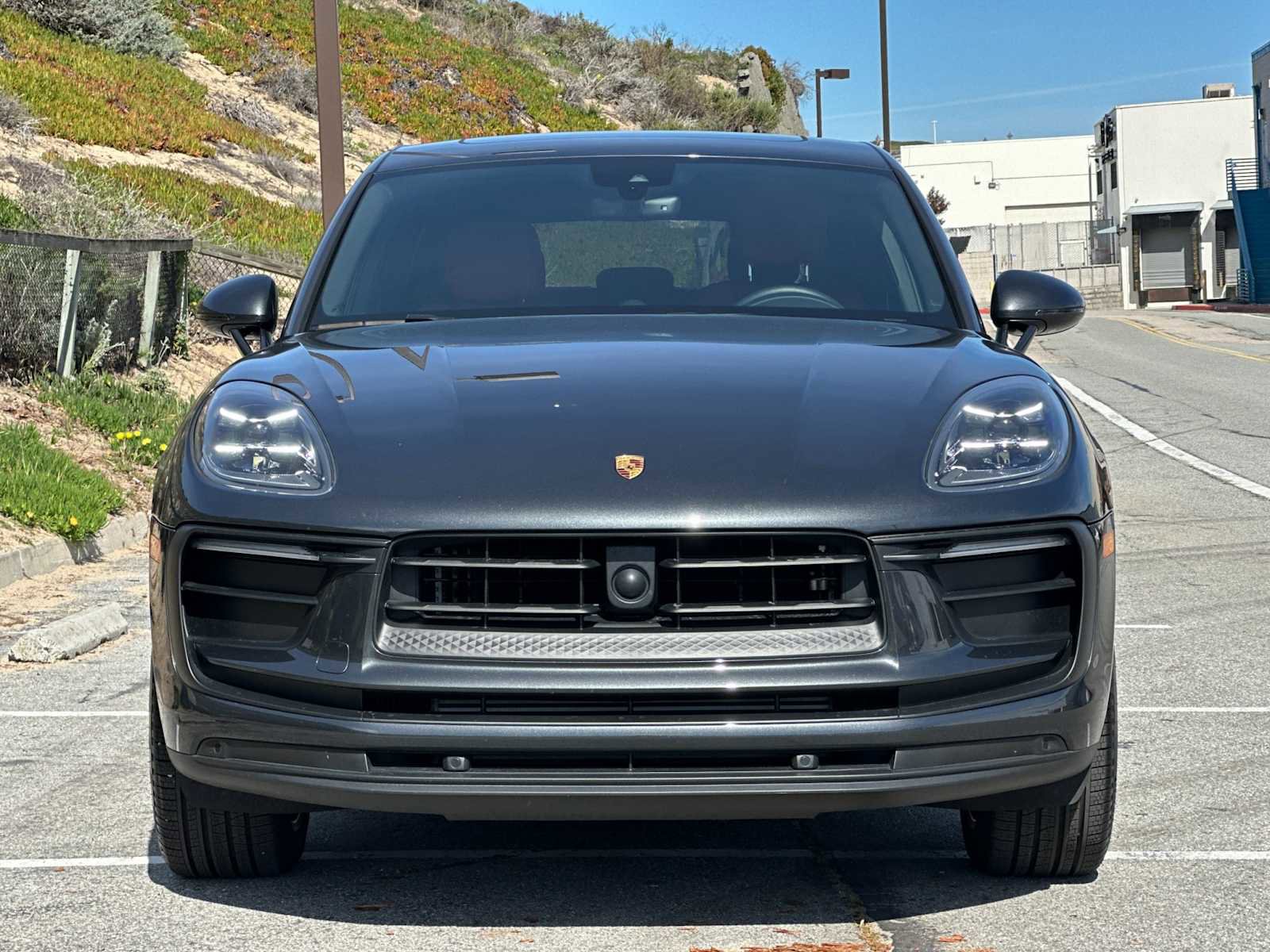 Certified 2025 Porsche Macan AWD/4WD image 11