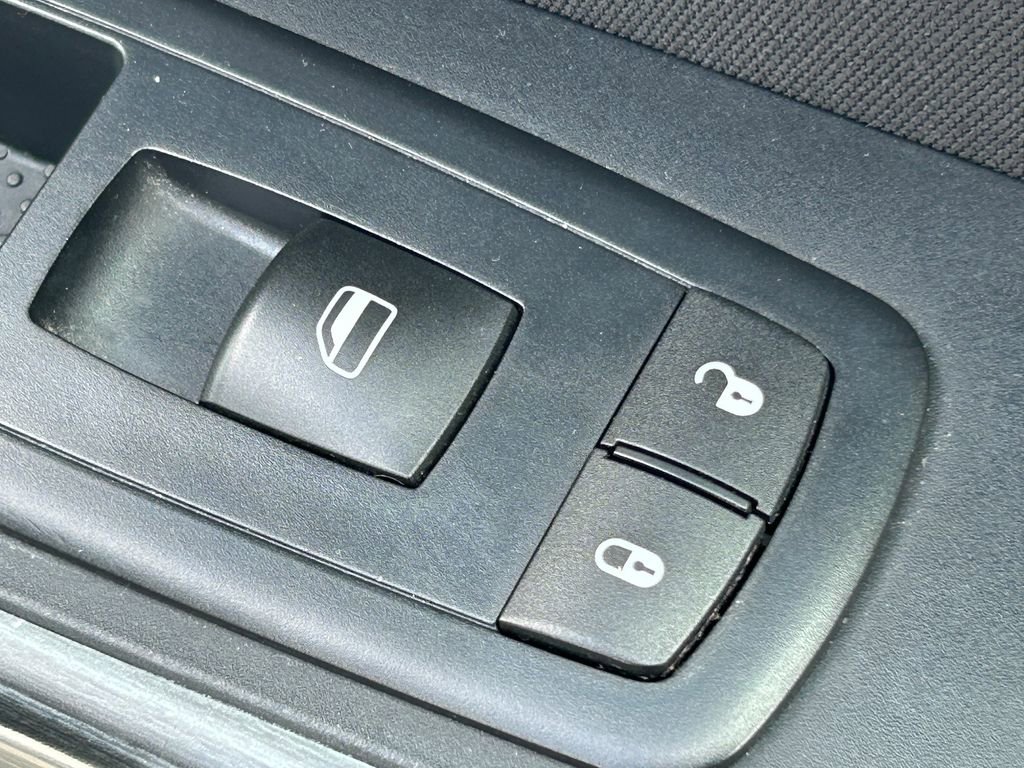 Used 2016 Jeep Cherokee Sport FWD image 34