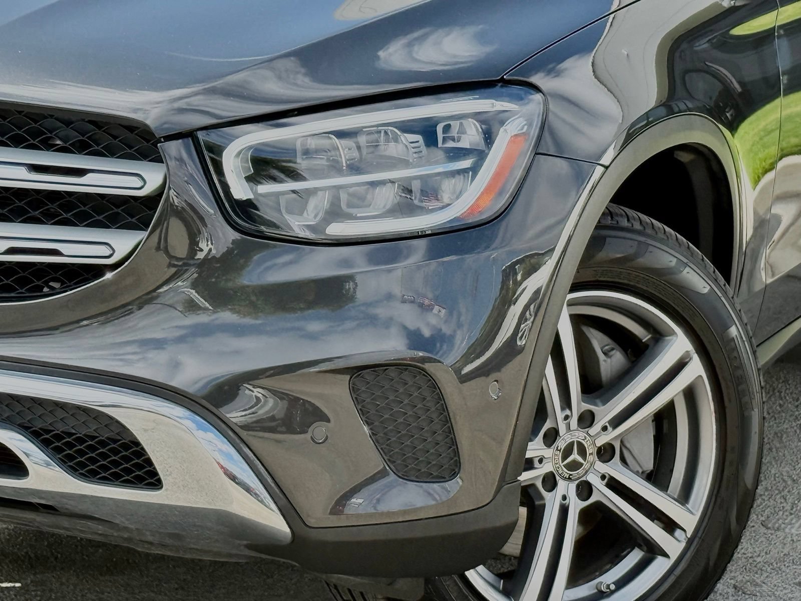 Used 2021 Mercedes-Benz GLC 300 w/ Premium Package image 3
