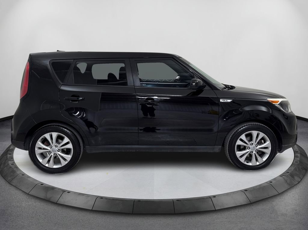 Used 2016 Kia Soul + image 4
