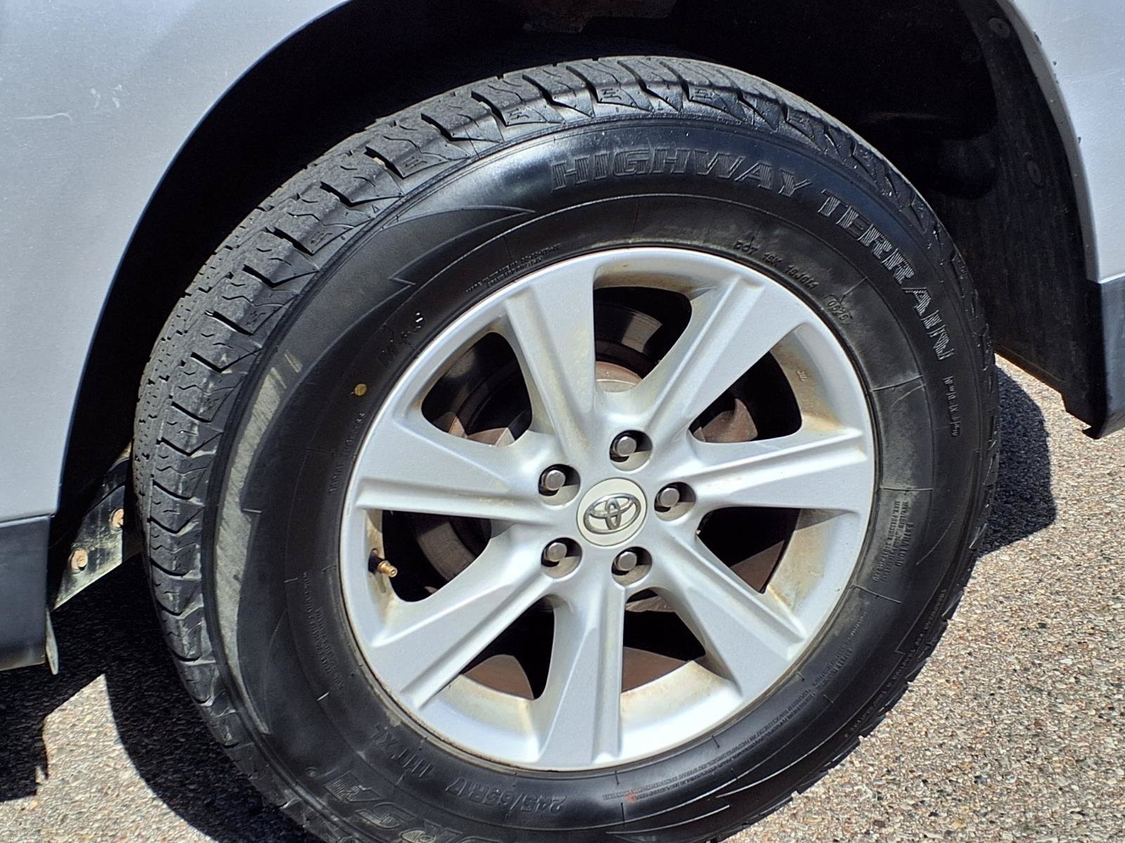 Used 2013 Toyota Highlander FWD w/ Cold Weather Pkg image 8