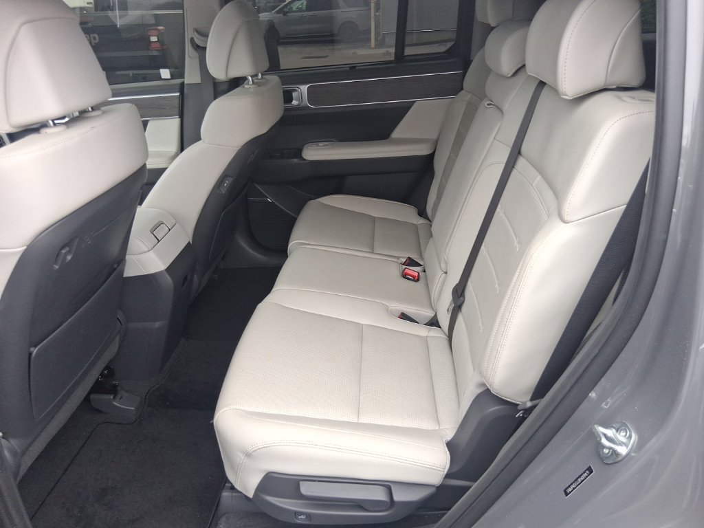 Used 2024 Hyundai Santa Fe Limited AWD/4WD image 18