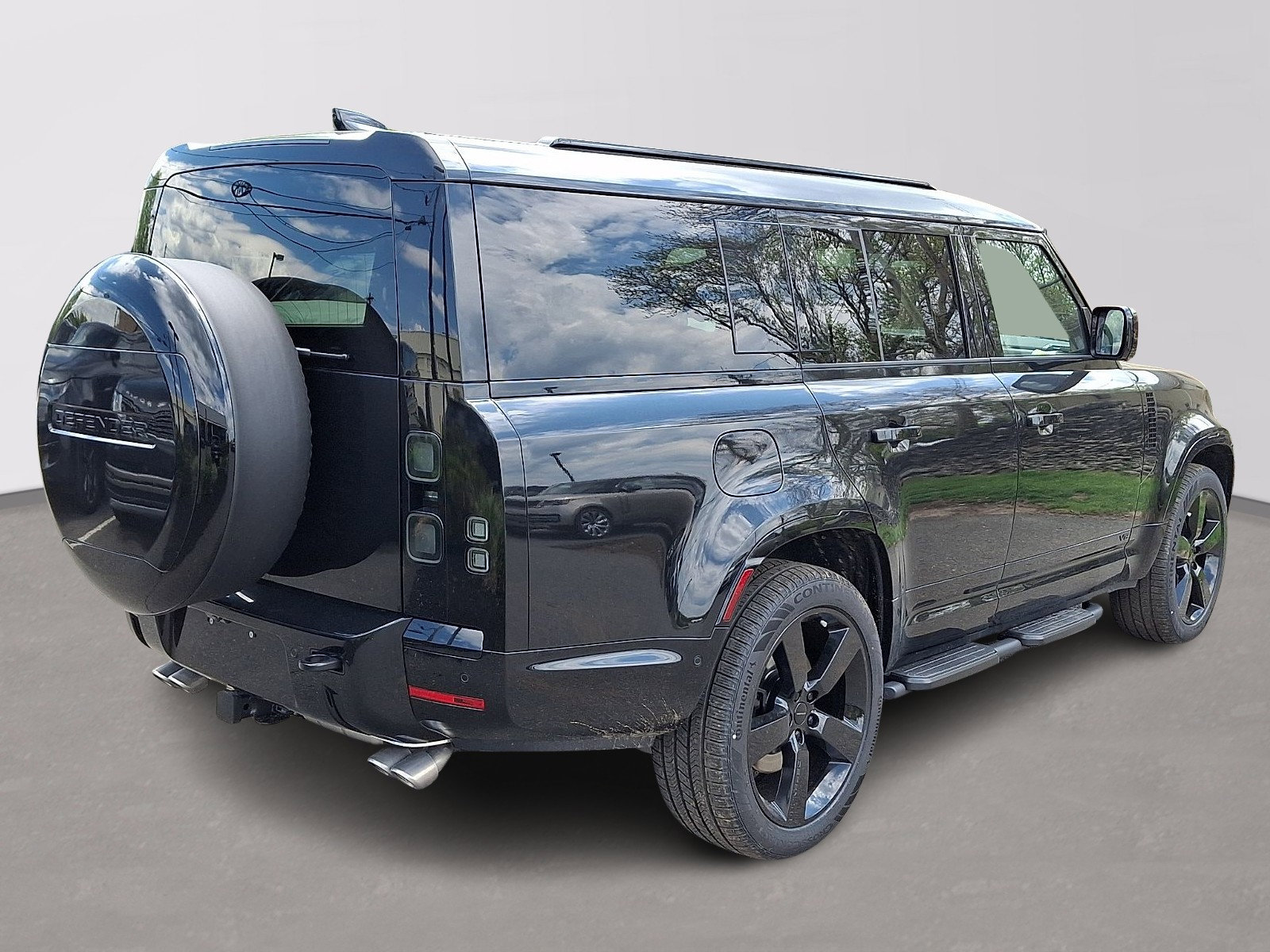 New 2026 Land Rover Defender 130 V8 AWD/4WD image 3