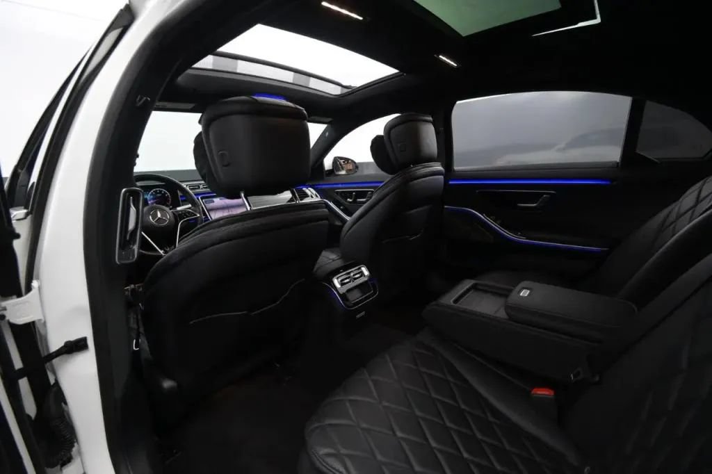Used 2022 Mercedes-Benz S 580 4MATIC Sedan w/ AMG Line Package image 40