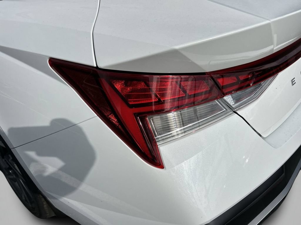New 2026 Hyundai Elantra Limited FWD image 31