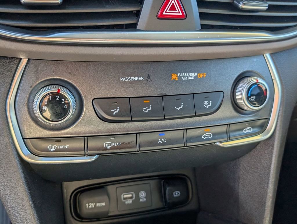 Used 2020 Hyundai Santa Fe SE image 32