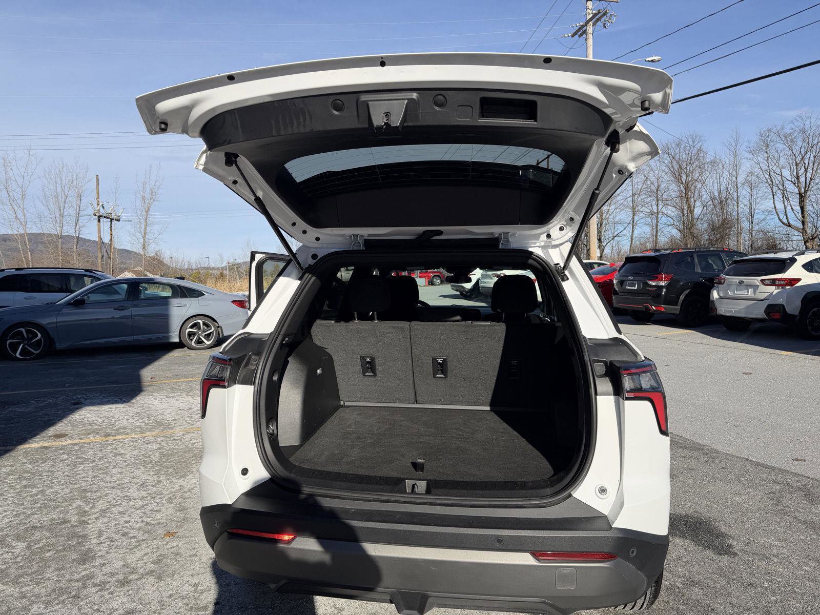 Used 2025 Chevrolet Equinox LT image 10