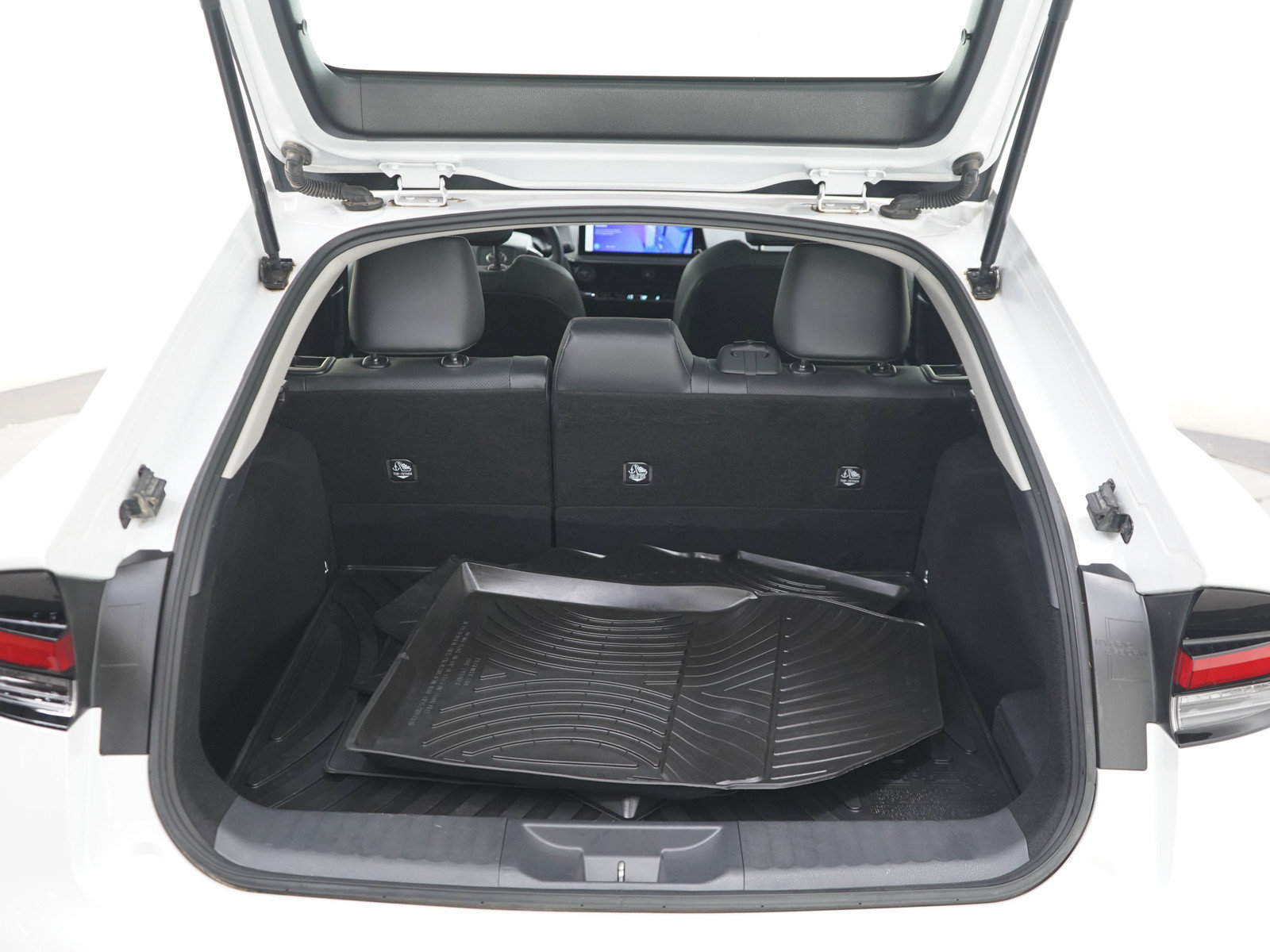 Used 2025 Toyota Prius AWD image 16