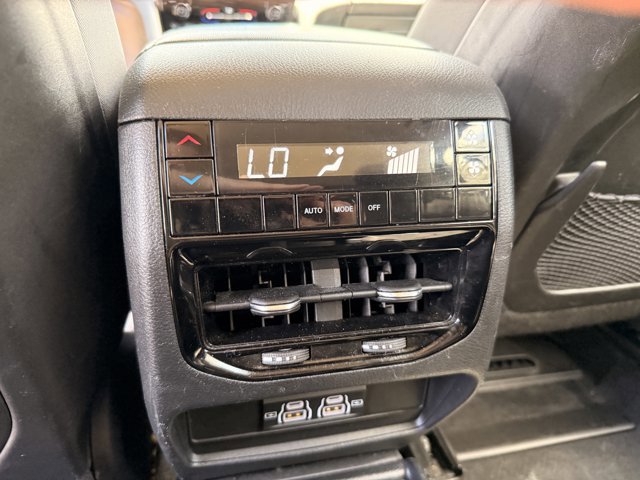 Used 2023 Jeep Grand Cherokee L Laredo image 25