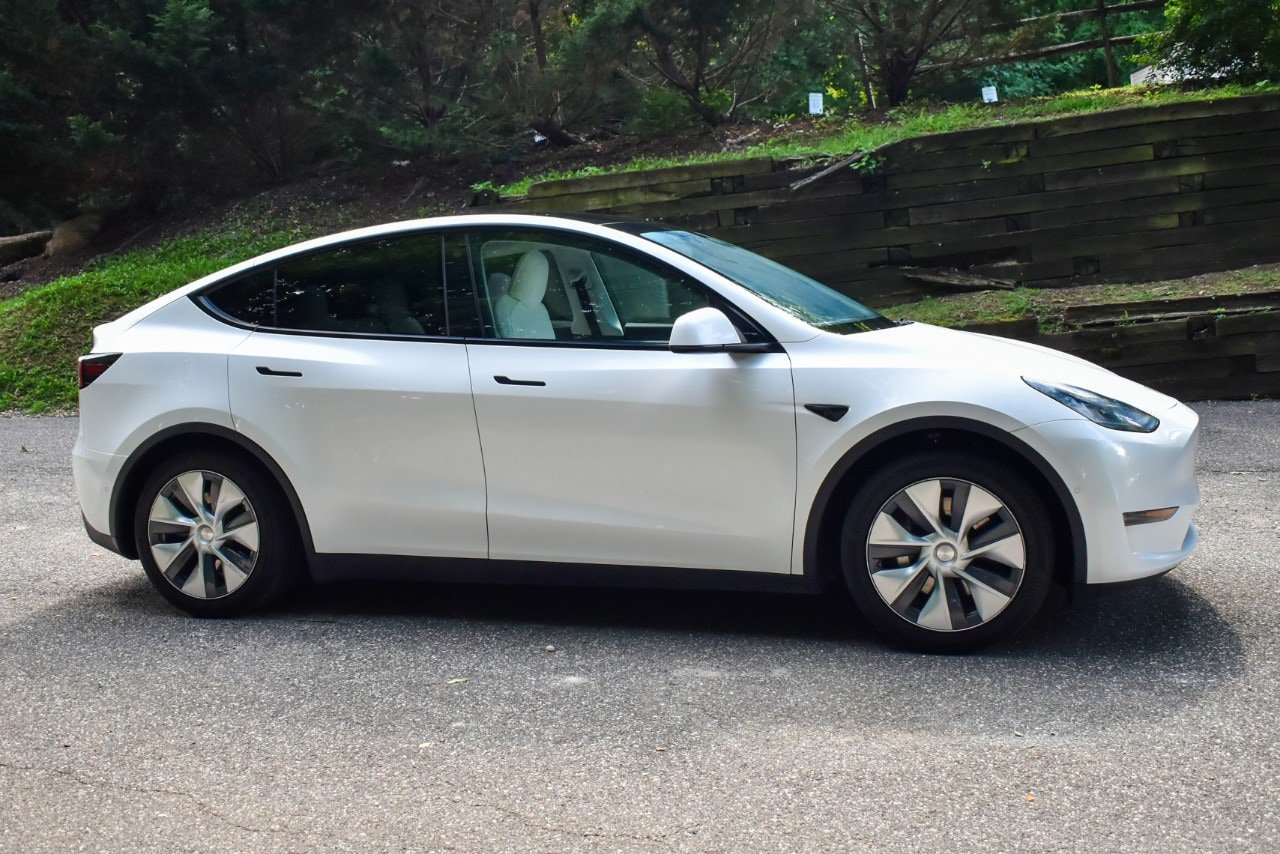 Used 2021 Tesla Model Y 2WD image 9