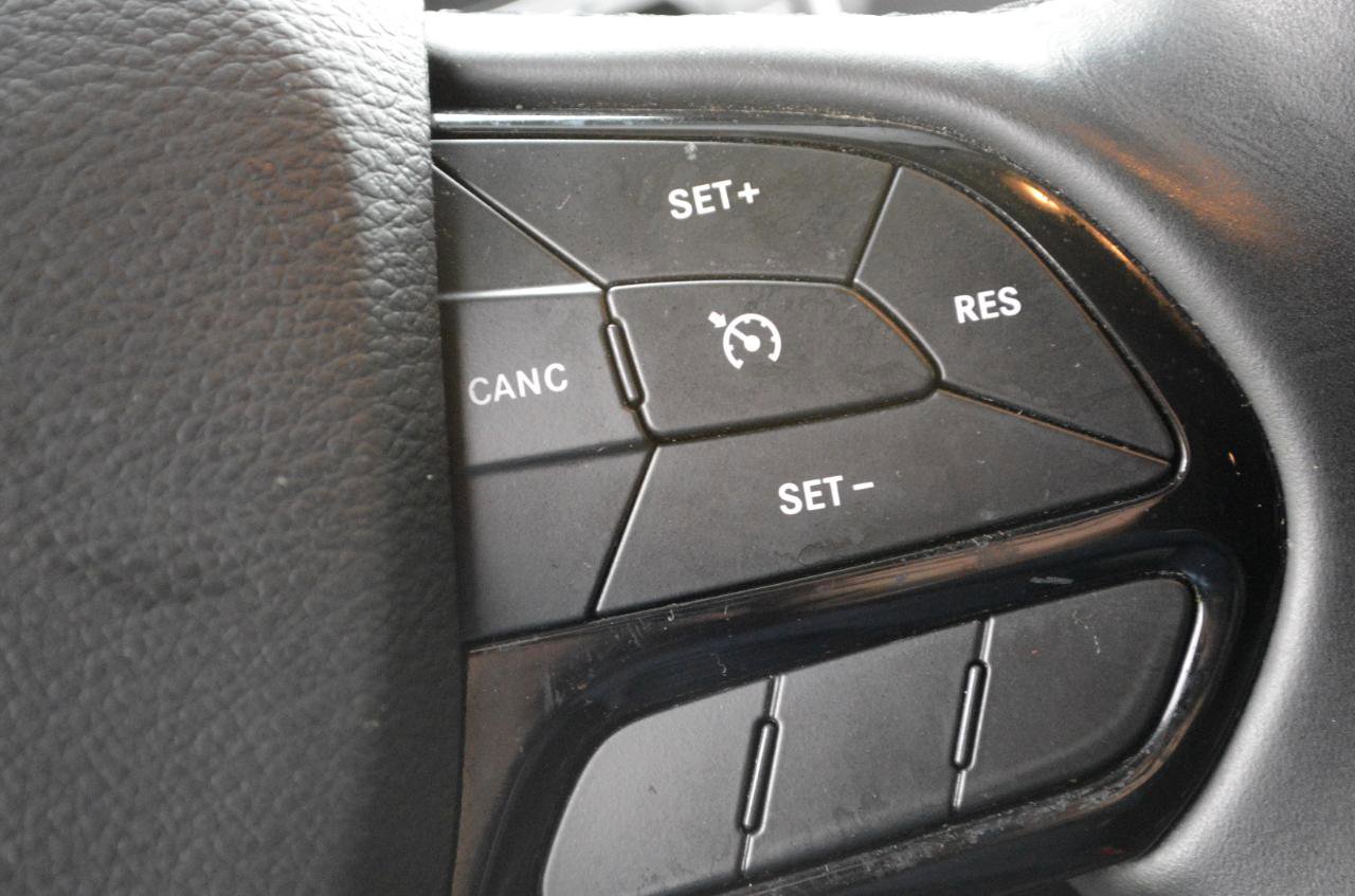 Used 2019 Jeep Cherokee Latitude Plus AWD/4WD image 28