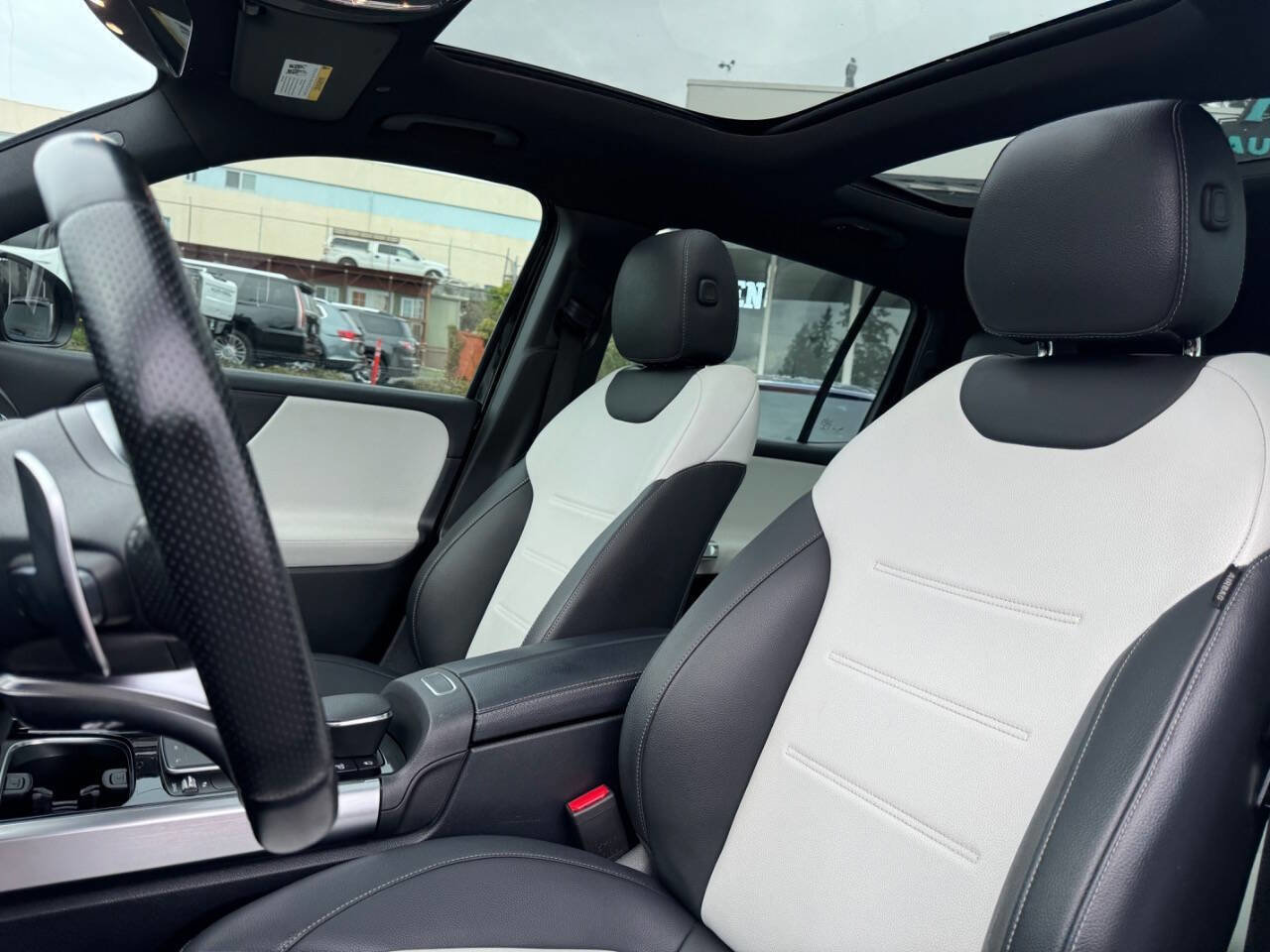 Used 2021 Mercedes-Benz GLB 35 AMG 4MATIC image 34