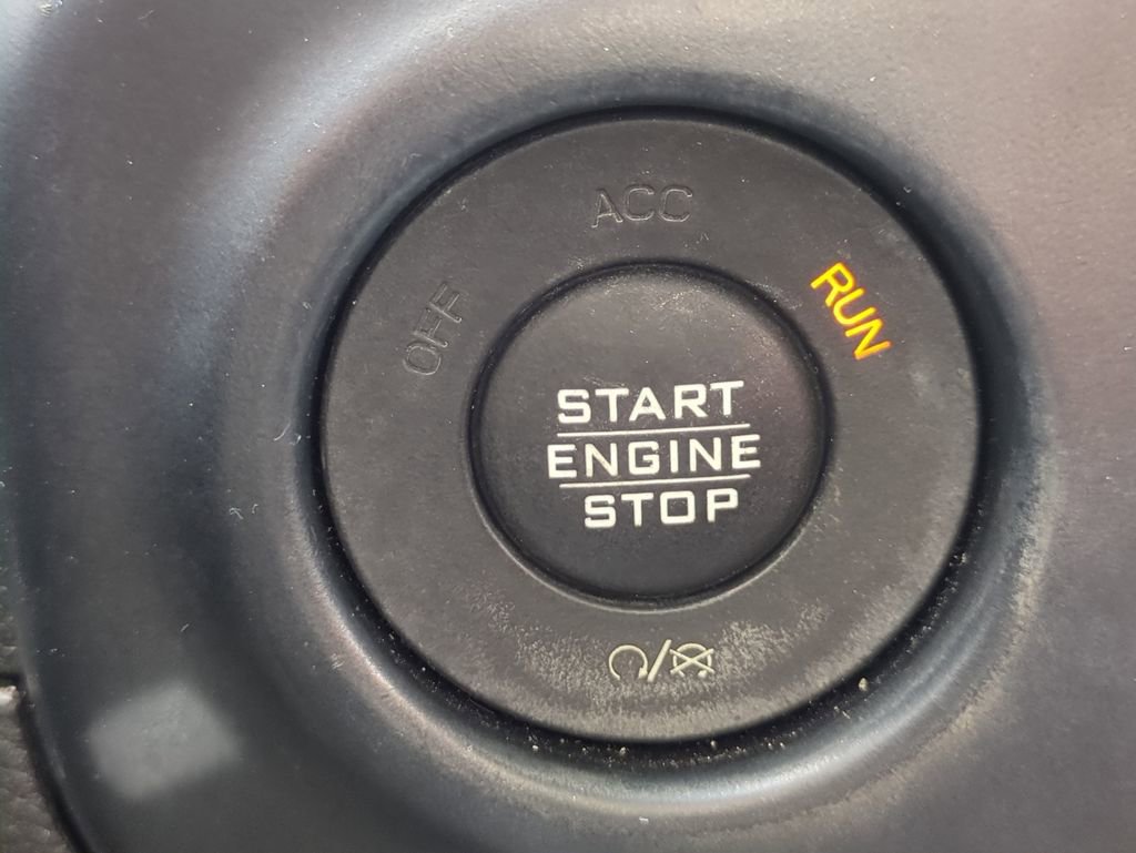 Used 2019 Jeep Wrangler Unlimited Sahara AWD/4WD image 30