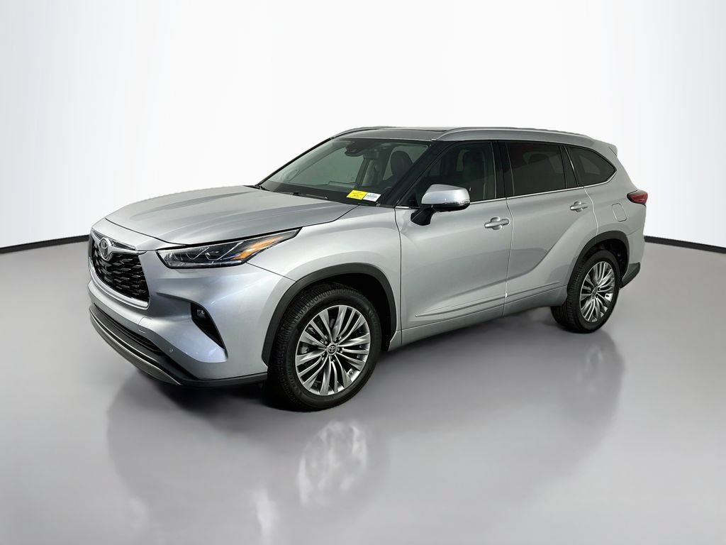 Used 2022 Toyota Highlander Platinum FWD image 3
