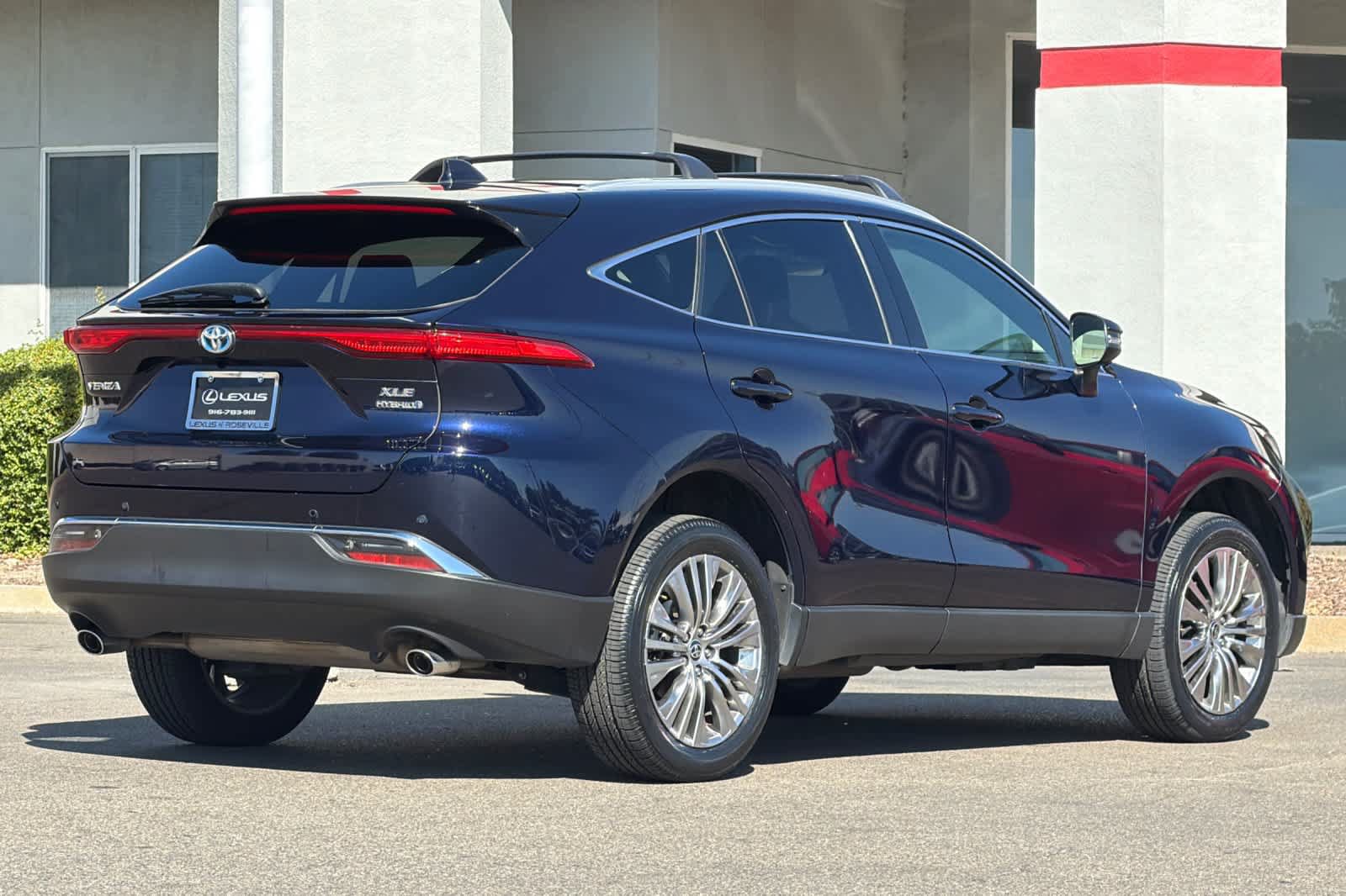 Used 2022 Toyota Venza XLE AWD/4WD image 2