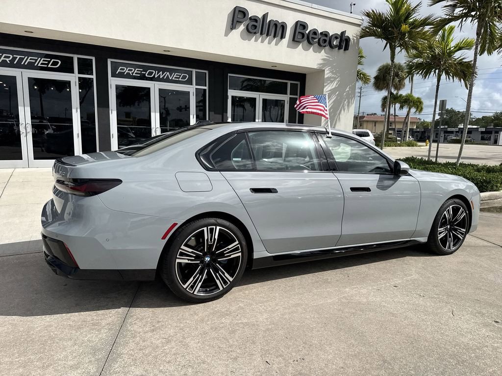 Used 2023 BMW 760i xDrive image 4
