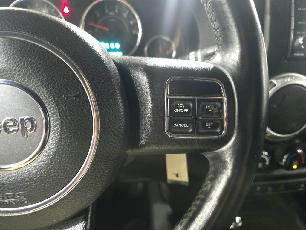 Used 2015 Jeep Wrangler Unlimited Sahara w/ Connectivity Group AWD/4WD image 18