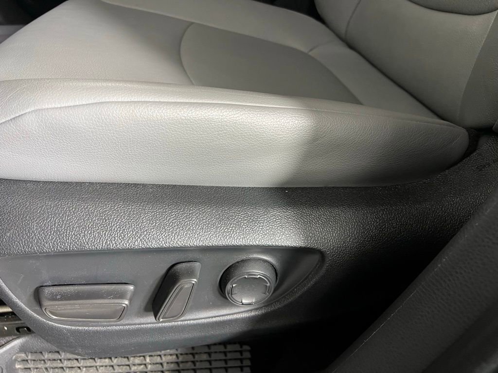 Used 2024 Toyota Sienna XLE image 23