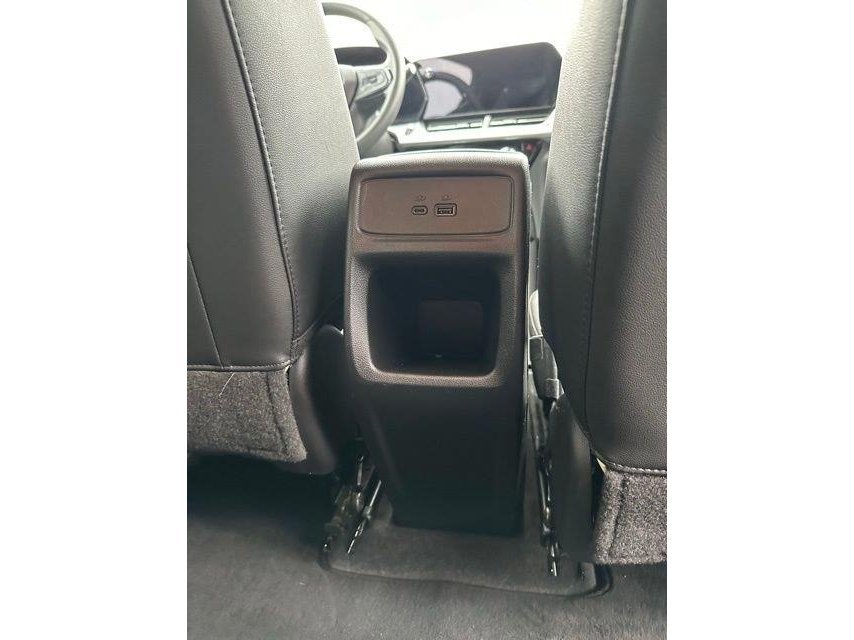 Used 2025 Chevrolet Trax LT FWD image 18