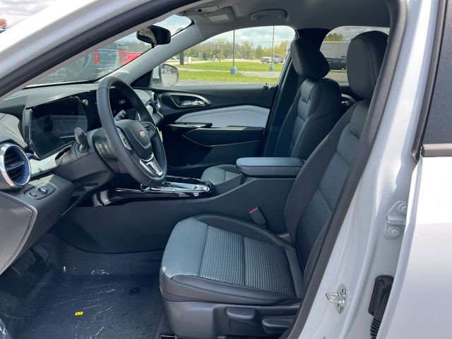 New 2026 Chevrolet Trax LT w/ LT Convenience Package FWD image 3