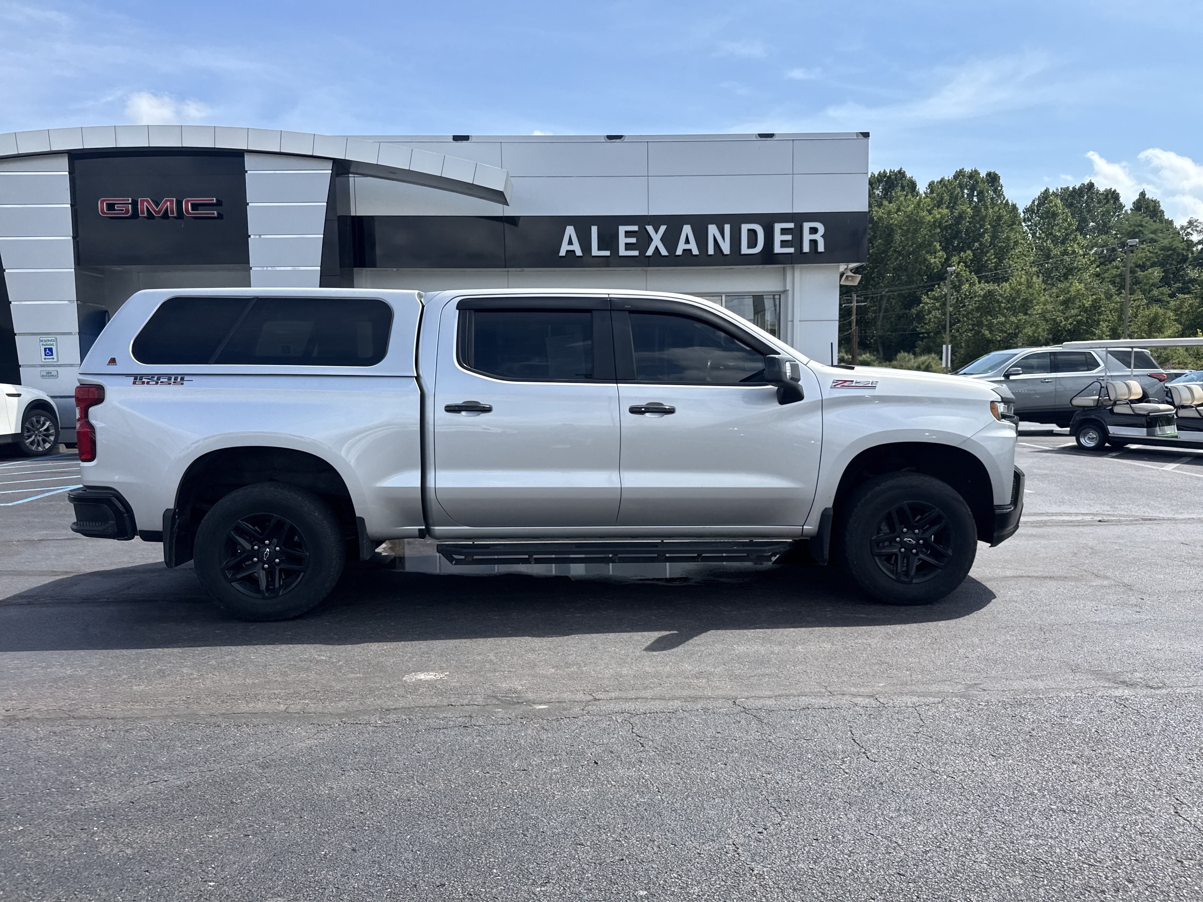 Used 2021 Chevrolet Silverado 1500 LT Trail Boss w/ Convenience Package II AWD/4WD image 2