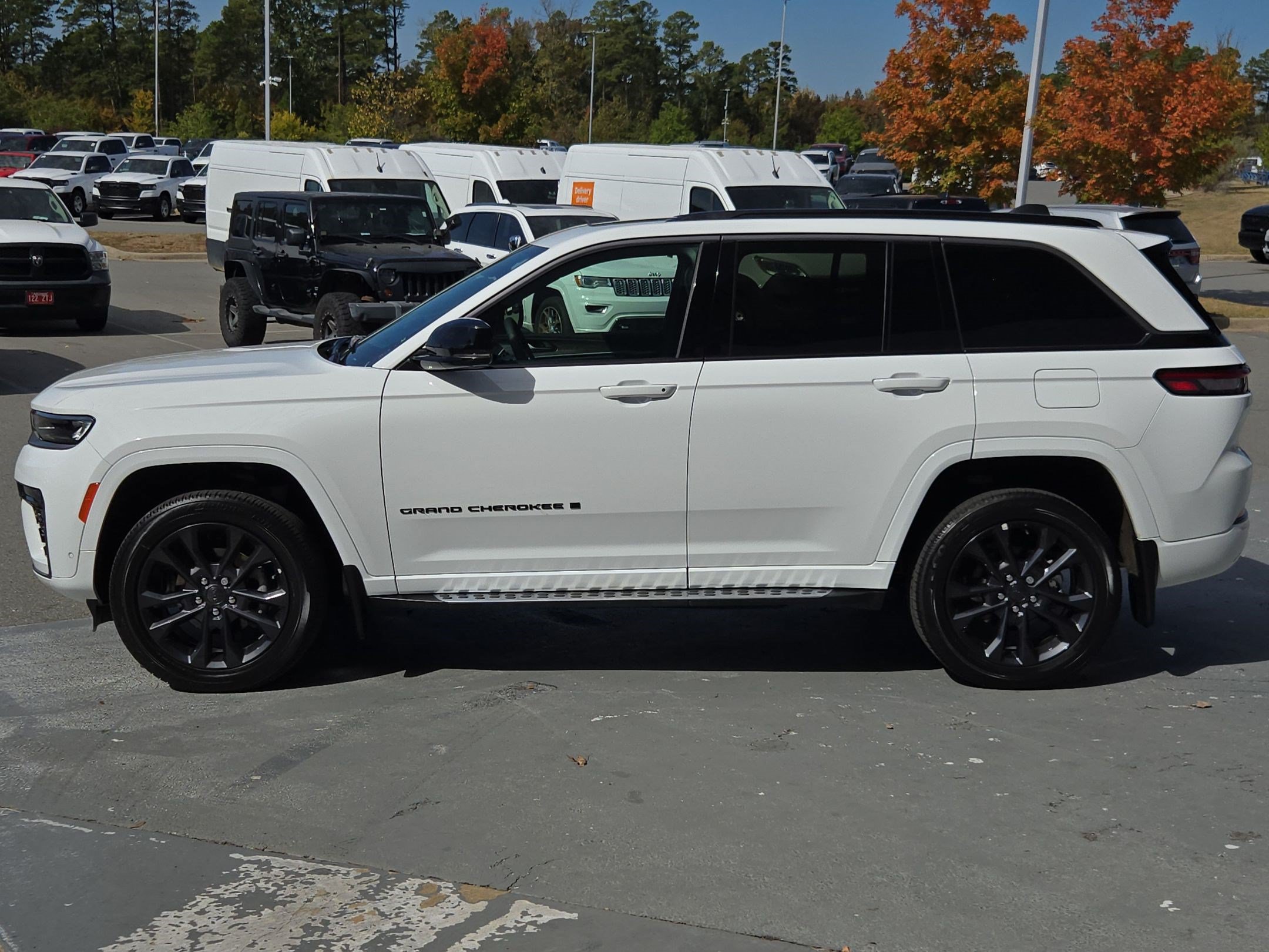 Used 2026 Jeep Grand Cherokee Limited AWD/4WD image 4