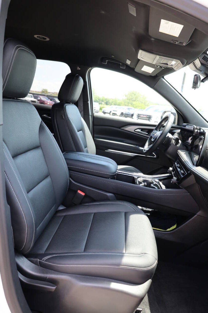 Used 2026 Chevrolet Traverse LT w/ Driver Confidence Package AWD/4WD image 14