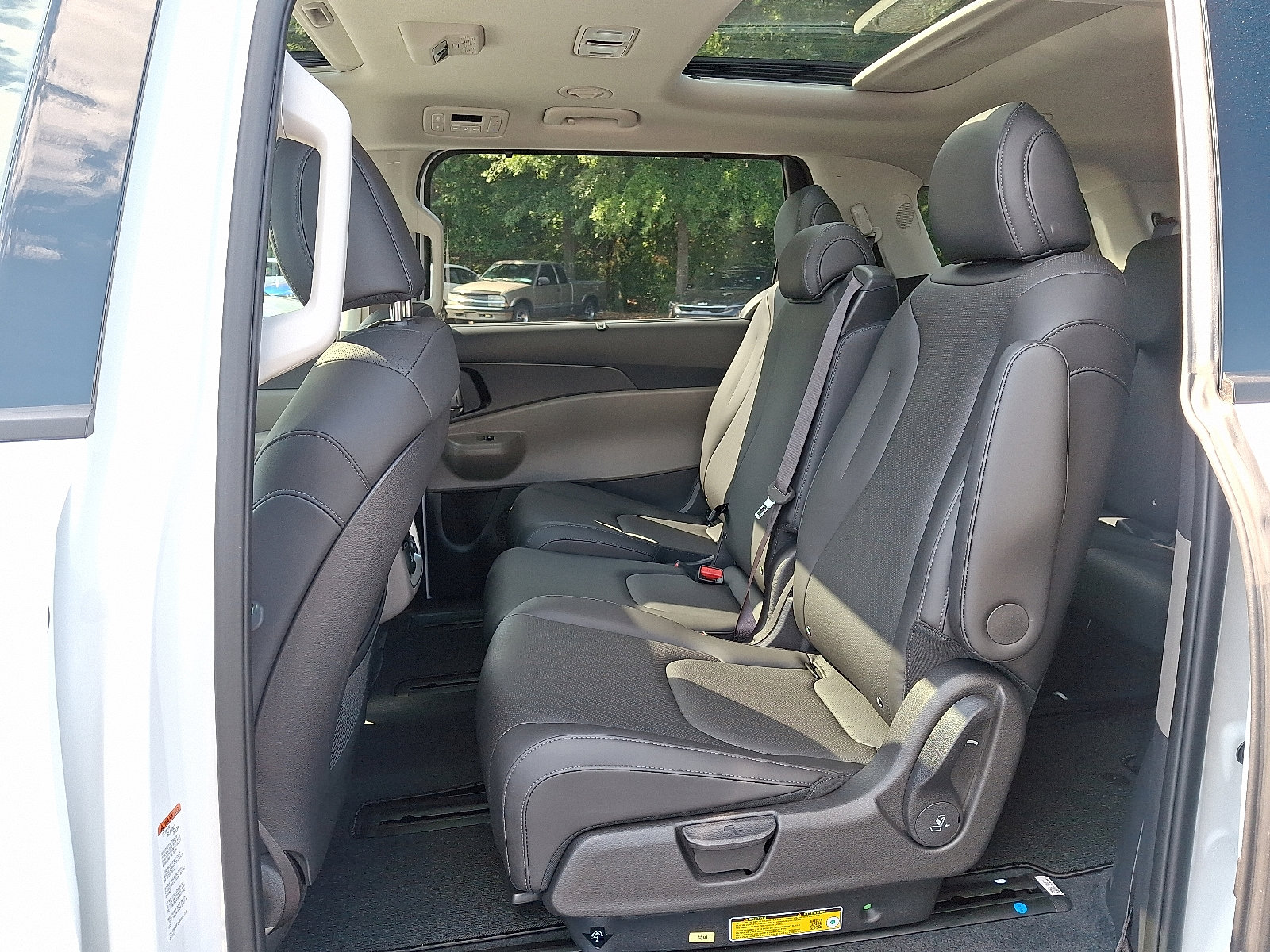 New 2026 Kia Carnival SX image 5