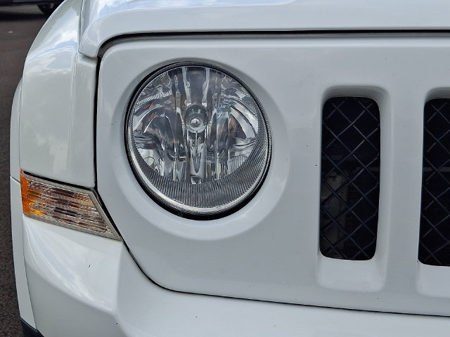 Used 2017 Jeep Patriot High Altitude AWD/4WD image 13