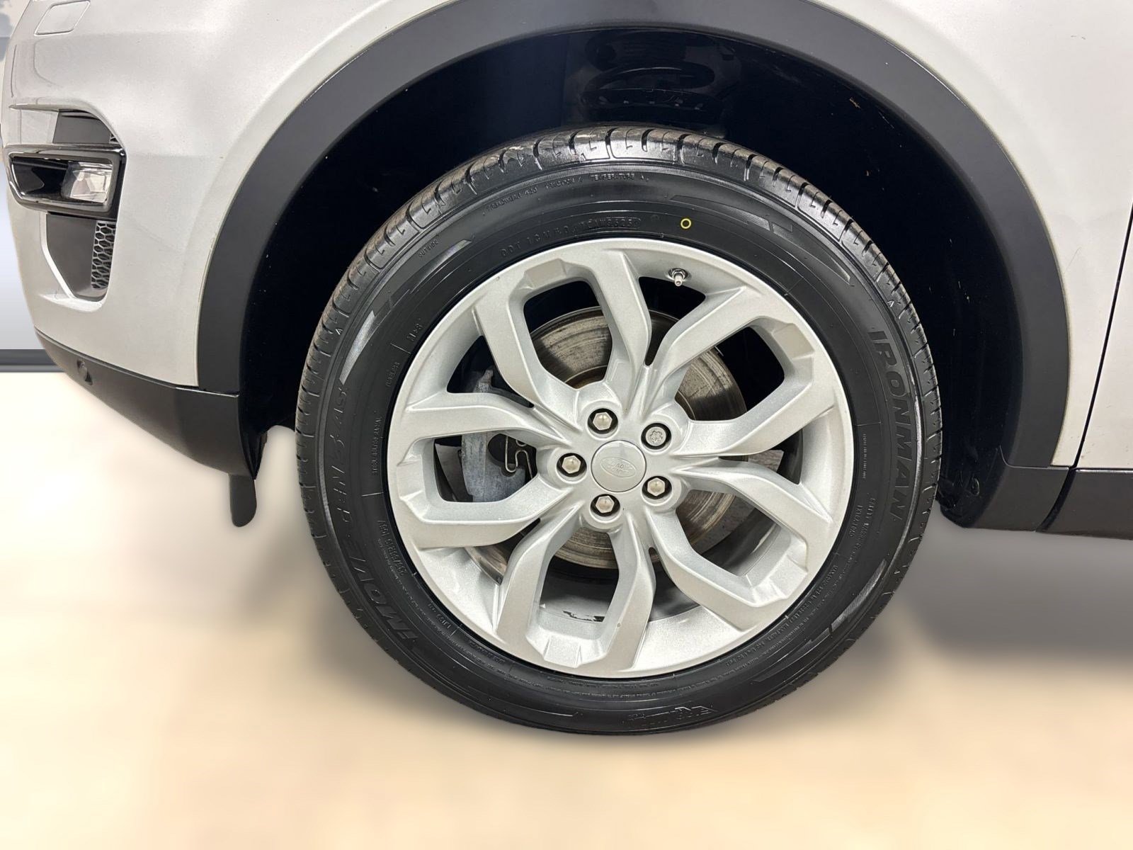 Used 2018 Land Rover Discovery Sport HSE image 11