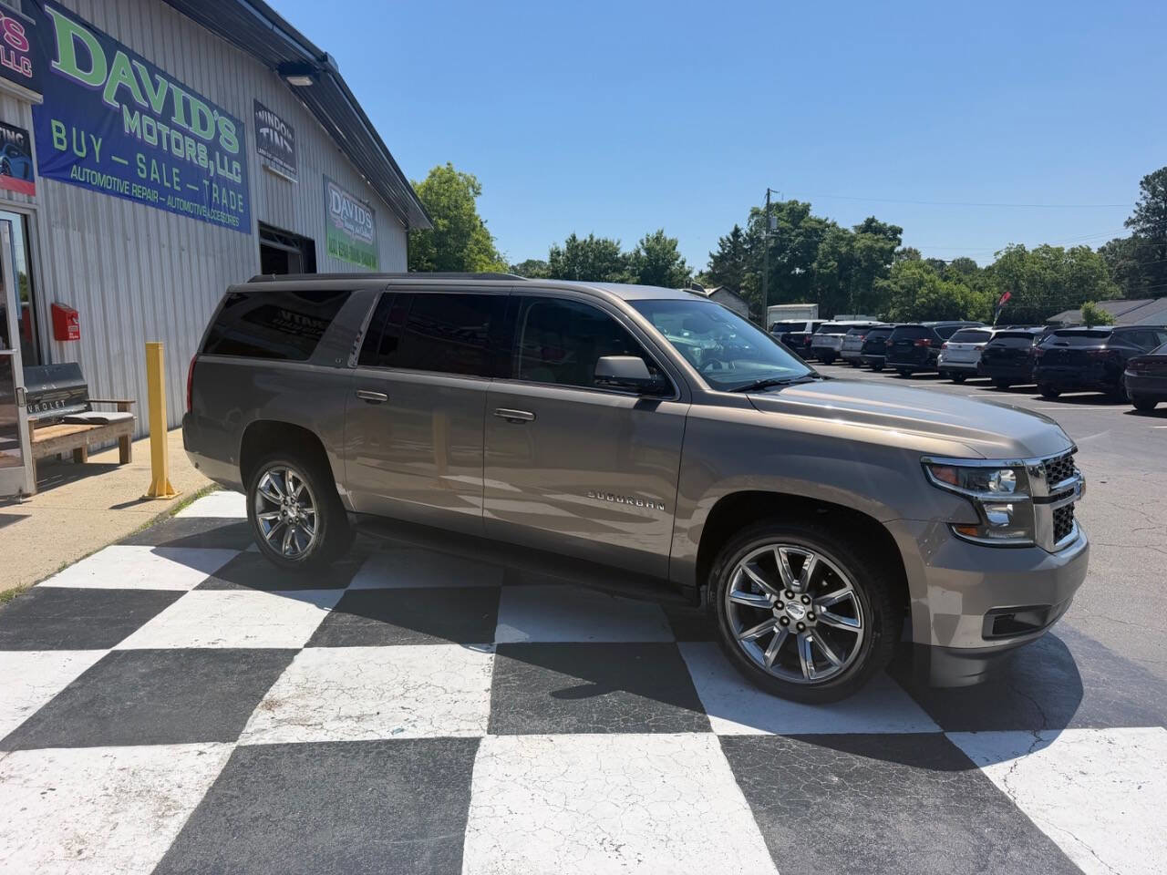 Used 2017 Chevrolet Suburban LT AWD/4WD image 6