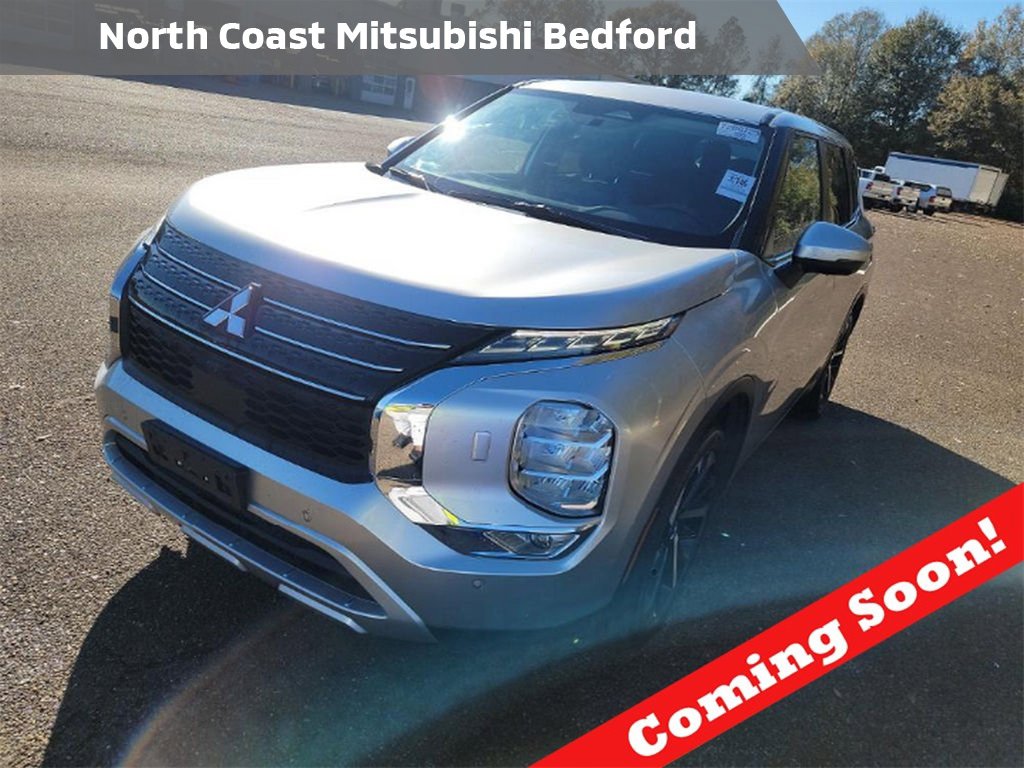 Used 2024 Mitsubishi Outlander SE image 1