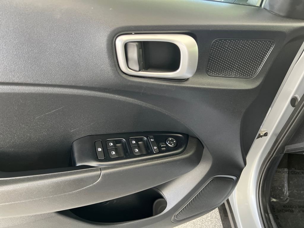 Used 2021 Hyundai Venue SE image 13