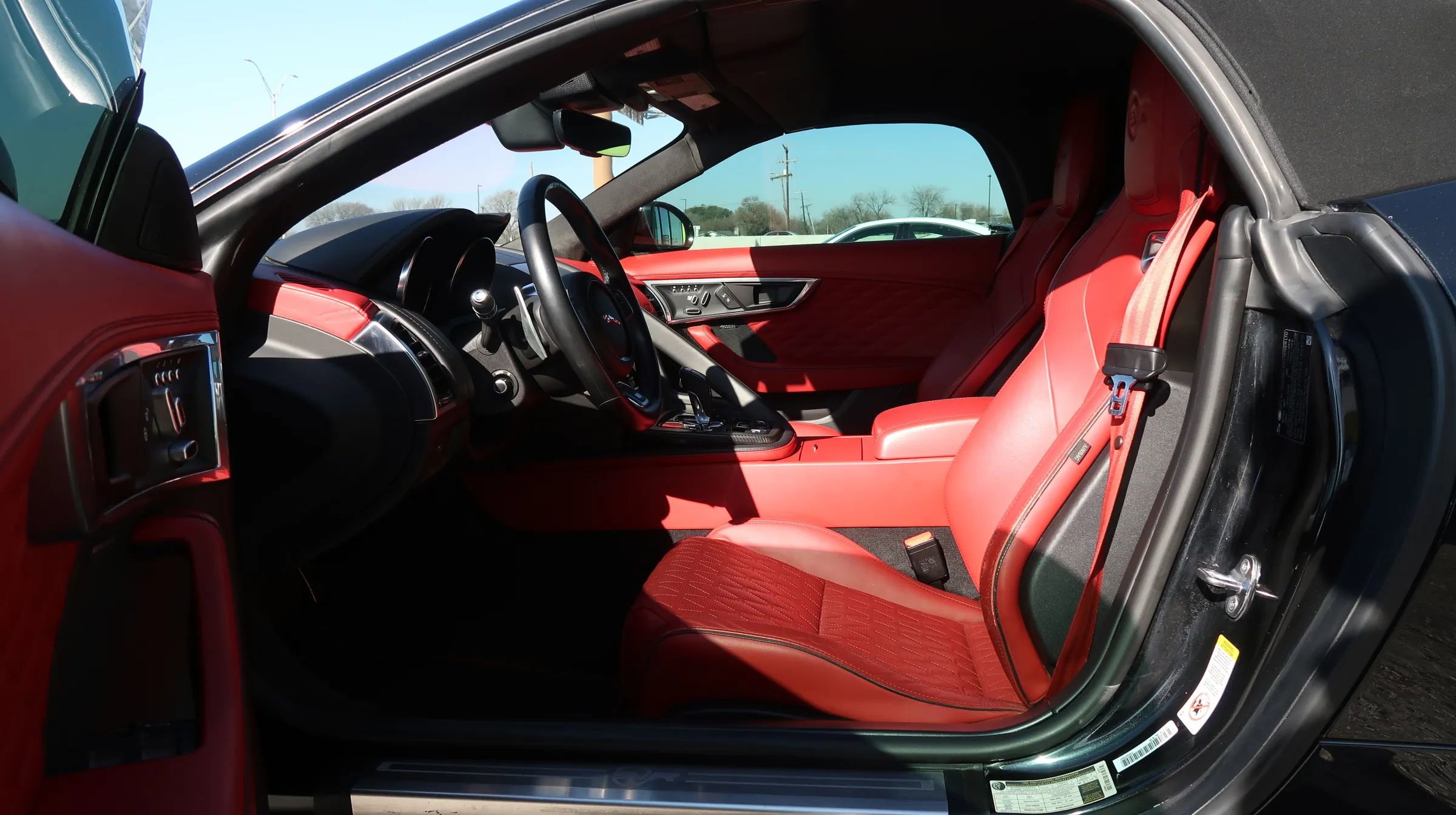 Used 2020 Jaguar F-TYPE SVR image 16