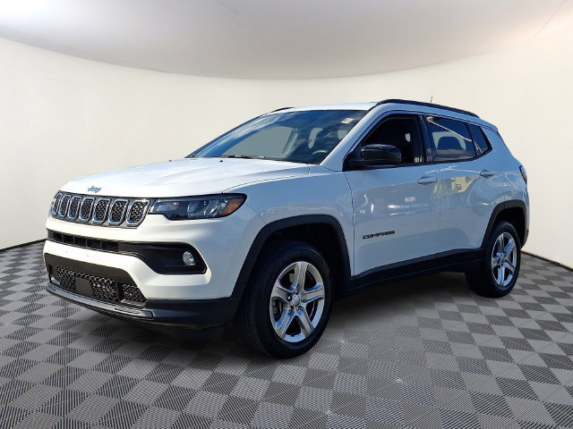 Used 2023 Jeep Compass Latitude w/ Convenience Group AWD/4WD image 3