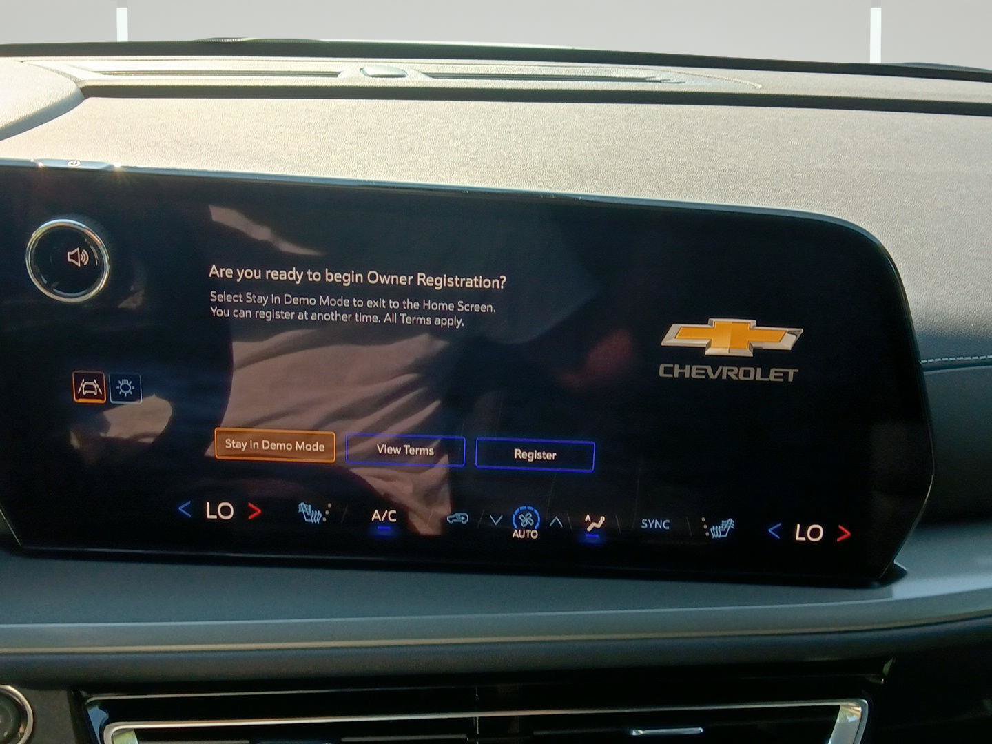 New 2027 Chevrolet Traverse LT w/ Driver Confidence Package FWD image 4