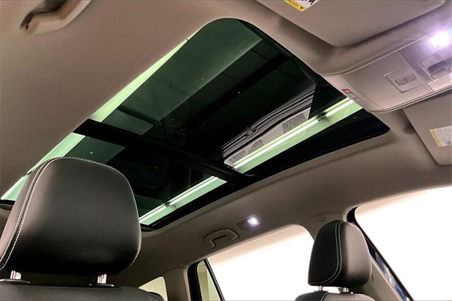 Used 2022 Volkswagen Atlas SEL Premium image 16