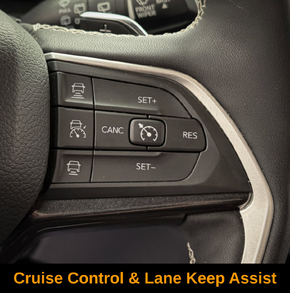 Used 2023 Jeep Grand Cherokee Altitude AWD/4WD image 11