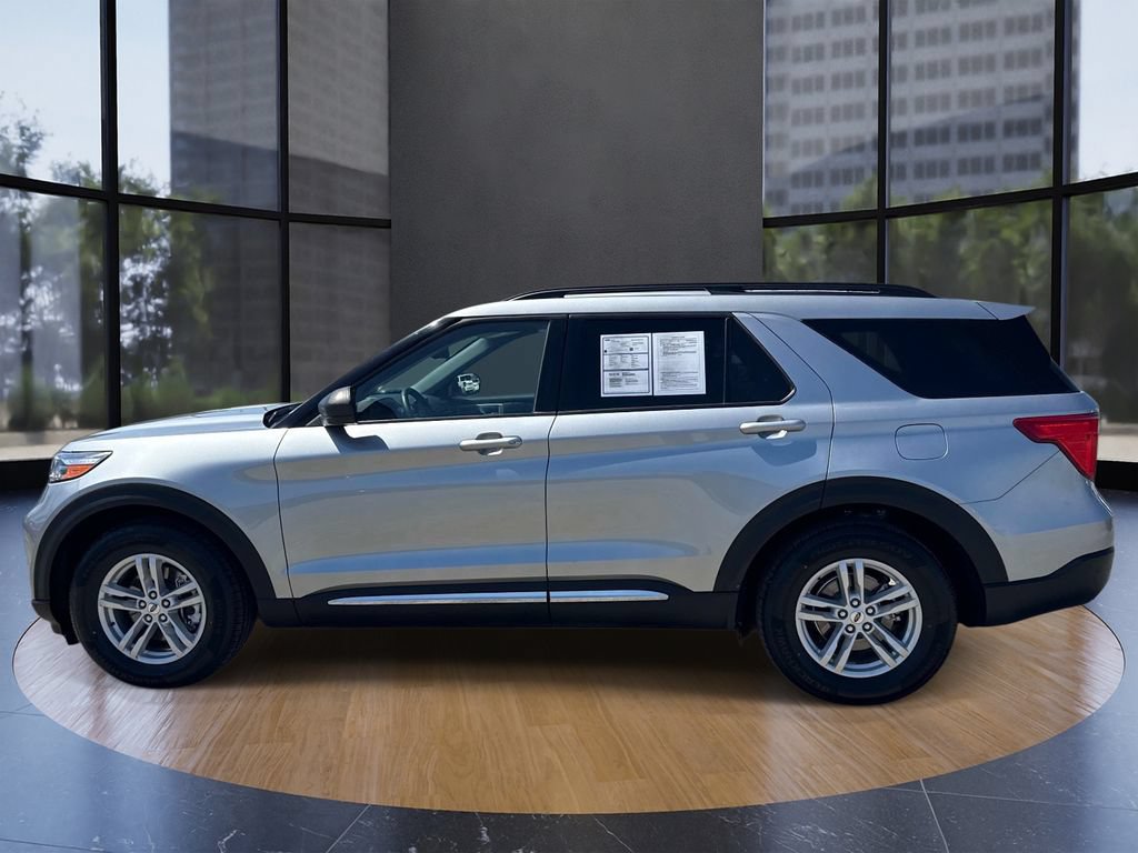 Used 2023 Ford Explorer XLT w/ Equipment Group 202A RWD image 6