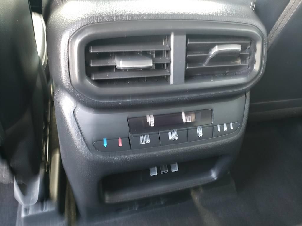 Used 2025 Honda Pilot EX-L image 11