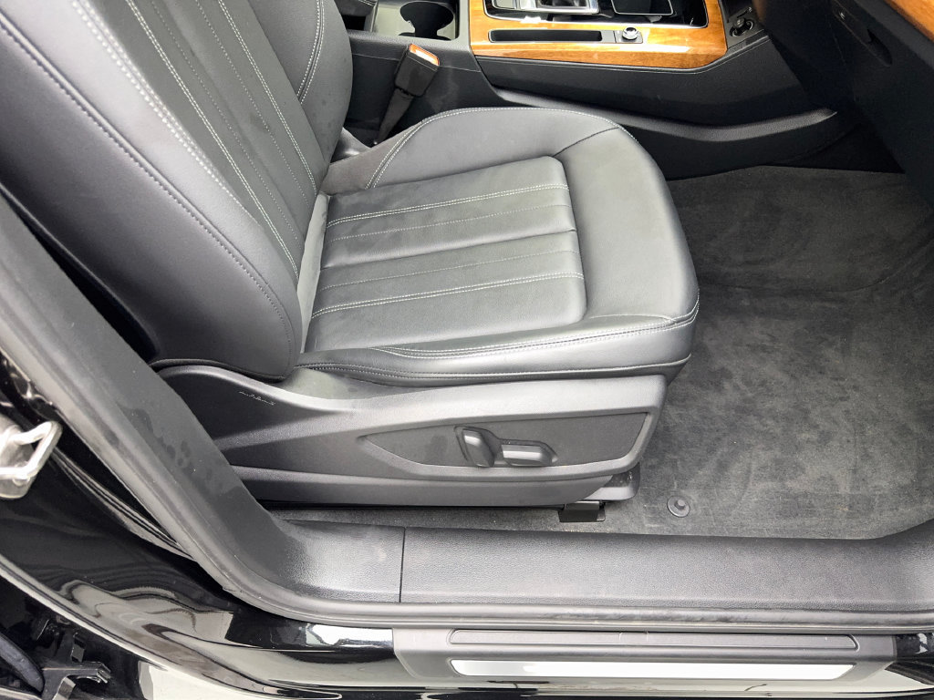 Used 2023 Audi Q5 2.0T Premium w/ Convenience Package AWD/4WD image 46